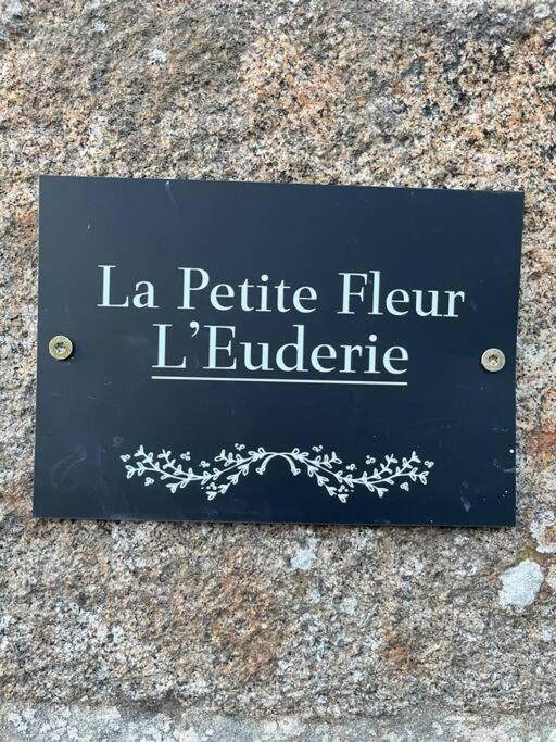 Le Petit Fleur - The Little Flower, Cosy Cottage Saint-Michel-de-Montjoie Εξωτερικό φωτογραφία